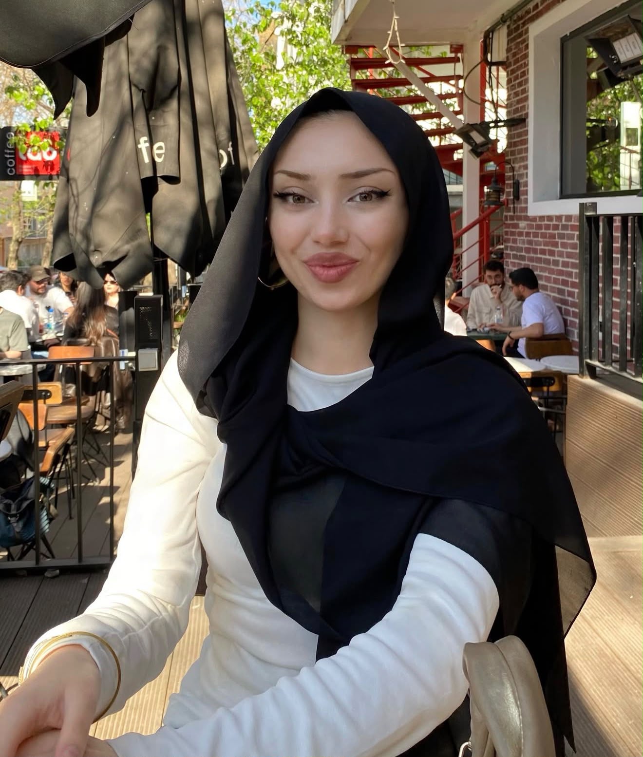 Oğuzlu Düşünceli Bayan Bayan Escort Emel